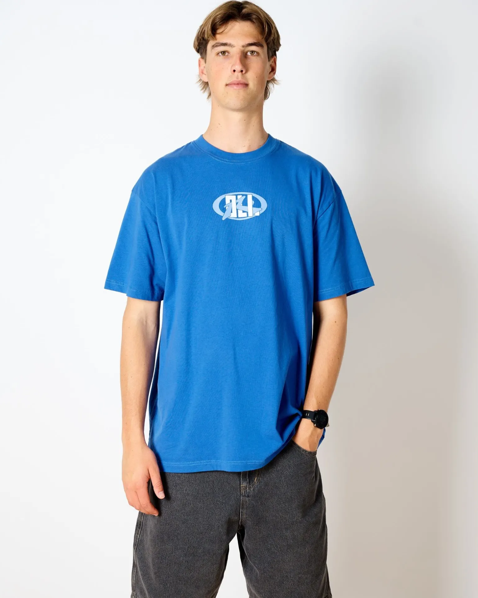 Oli X Badge Tee | Rusty Hot
